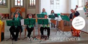 Musicanti sempreverdi spielen die Matinee in der Kirche